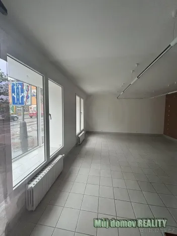 Pronájem obchodního prostoru, Praha - Vysočany, Freyova, 124 m2