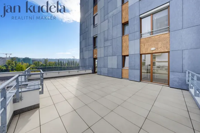Pronájem bytu 3+kk, Praha - Holešovice, V háji, 74 m2