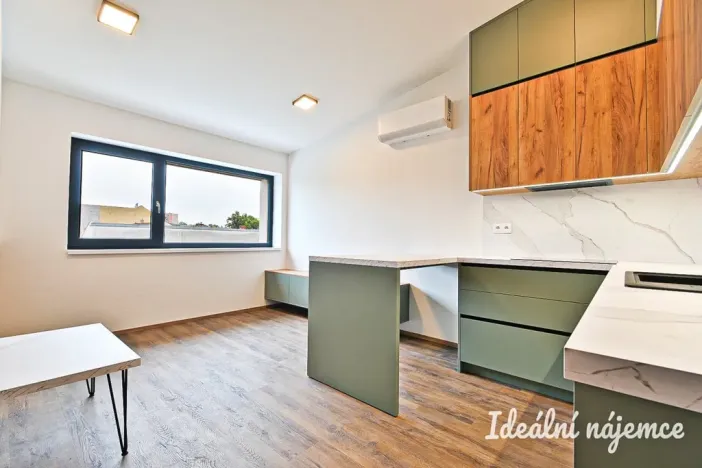 Pronájem bytu 1+kk, Brno - Židenice, Škrochova, 33 m2