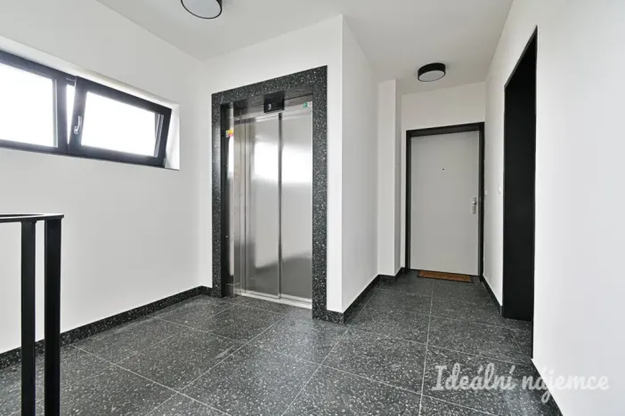 Pronájem bytu 1+kk, Brno - Židenice, Škrochova, 33 m2