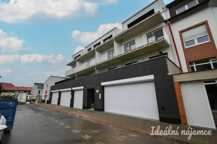 Pronájem bytu 1+kk, Brno - Židenice, Škrochova, 33 m2