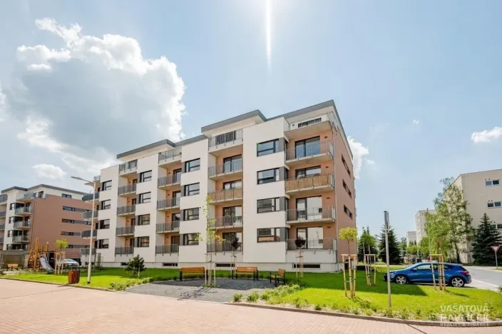 Pronájem bytu 2+kk, Hradec Králové, Antonína Petrofa, 53 m2