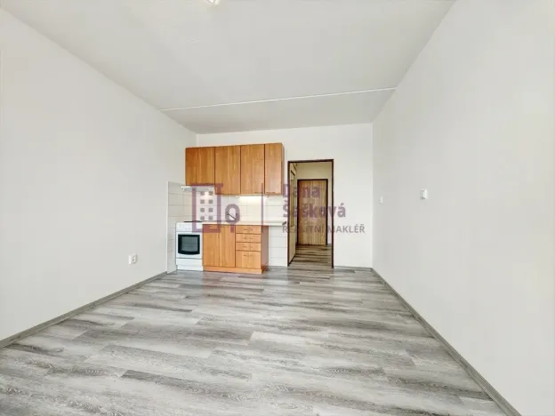 Pronájem bytu 1+kk, Jindřichův Hradec - Jindřichův Hradec III, sídliště Vajgar, 27 m2