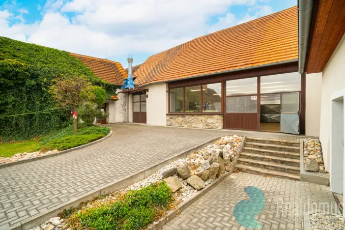 Prodej výrobních prostor, Radošovice, 1075 m2