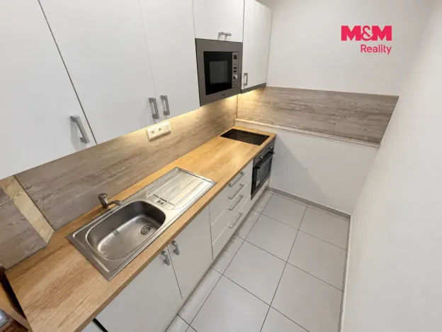 Pronájem bytu 1+kk, Praha - Vinohrady, Vinohradská, 38 m2