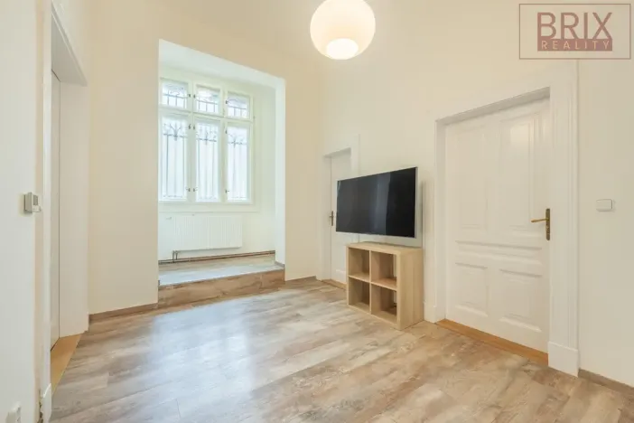 Pronájem bytu 2+1, Praha, Štefánikova, 61 m2