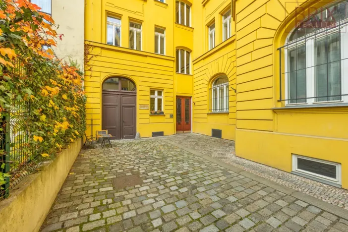 Pronájem bytu 2+1, Praha, Štefánikova, 61 m2