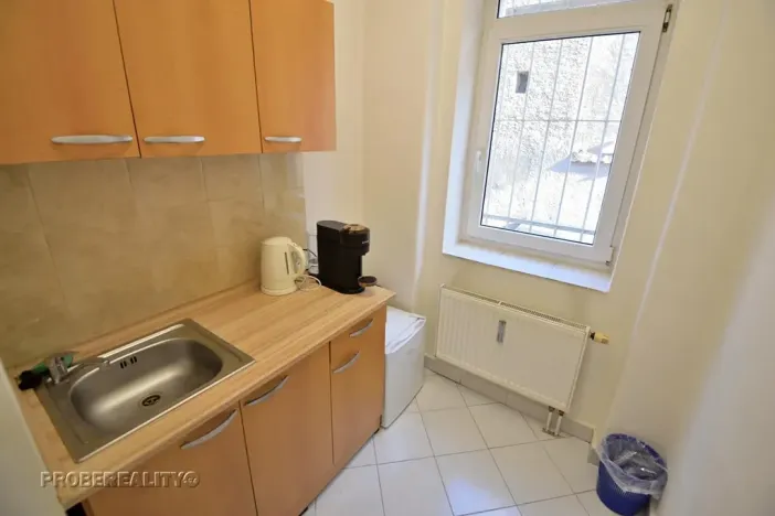 Pronájem obchodního prostoru, Beroun, Nám. M.Poštové, 49 m2