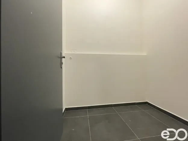 Pronájem kanceláře, Praha, Freyova, 92 m2