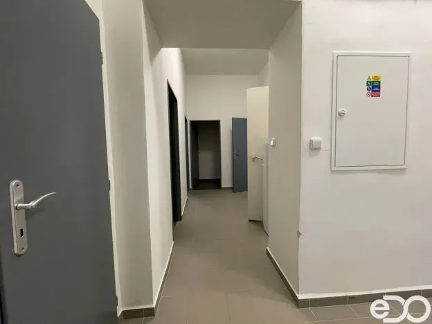 Pronájem kanceláře, Praha, Freyova, 92 m2