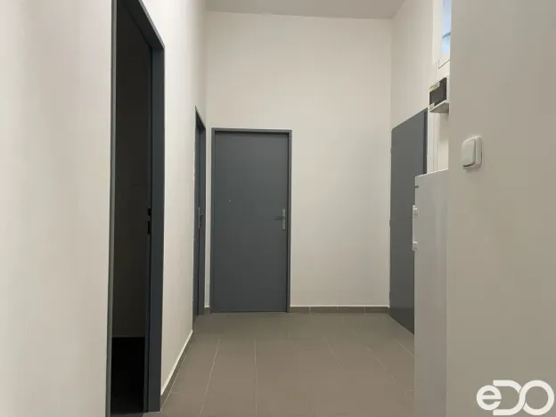 Pronájem kanceláře, Praha, Freyova, 92 m2