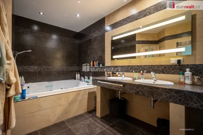 Prodej rodinného domu, Záluží - Kozlovice, 175 m2