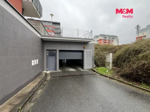 Pronájem garážového stání, Zlín, Zelinova, 14 m2