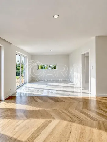 Prodej rodinného domu, Kamenice, Lomená, 156 m2