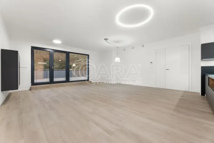 Pronájem bytu 4+kk, Praha - Hloubětín, Mandloňová, 174 m2