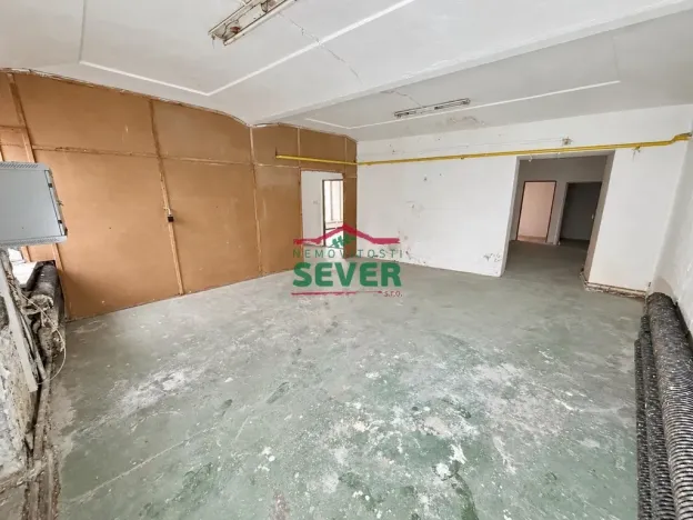Pronájem obchodního prostoru, Lom, nám. Republiky, 330 m2