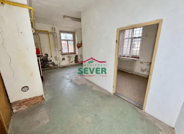 Pronájem obchodního prostoru, Lom, nám. Republiky, 330 m2