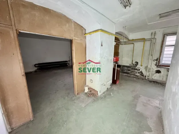 Pronájem obchodního prostoru, Lom, nám. Republiky, 330 m2