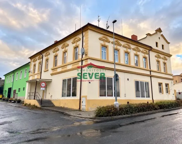 Pronájem obchodního prostoru, Lom, nám. Republiky, 330 m2