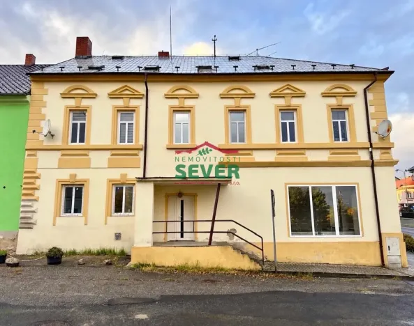 Pronájem obchodního prostoru, Lom, nám. Republiky, 330 m2